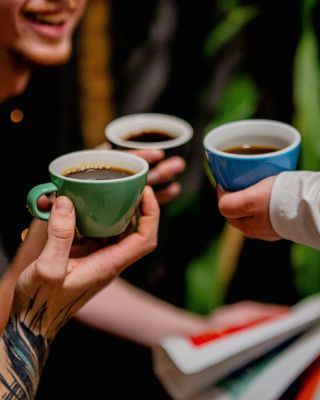 🌍 3 vánoční kafata, 3 coffee originy. Jo, na tom, kde kávový zrnko vyroste, záleží. 🤓 Na chroast.cz/blog najdeš všechny...