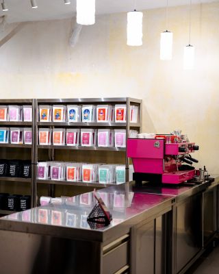 🚀📍CHROAST COFFEE ROASTERS V PARDUBICÍCH. Ačkoli jsme původem z Hradce, Pardubic se nám zželelo, i město perníku si...