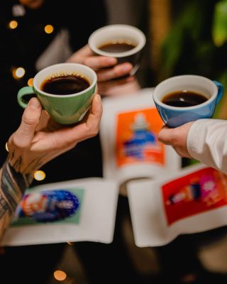 🌍 3 vánoční kafata, 3 coffee originy. Jo, na tom, kde kávový zrnko vyroste, záleží. 🤓 Na chroast.cz/blog najdeš všechny...