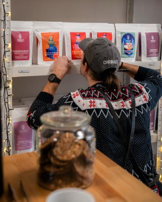 😎Kontrola kvality aneb když se sejdou 2 umpalumpové za barem. Koukají si pod ruce a cappuccino je našlehaný jako...